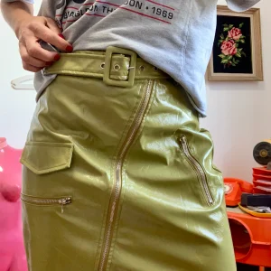Ravissante Jupe en vinyl vert Stylée Boohoo Façon Vintage