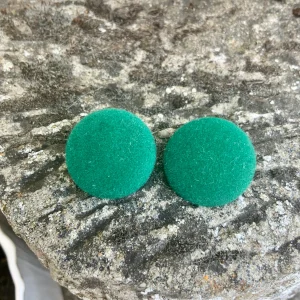 Boucles d’oreilles rondes velours vert Vintage Élégance