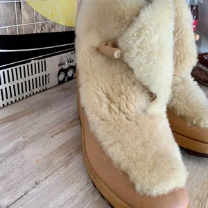 Chaussures Bottines cuir compensées et Pure Laine Vintage 1970 Rares - Made in France