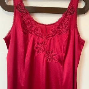 Combinaison / Robe dentelle Fleurs  Rouge Vintage France