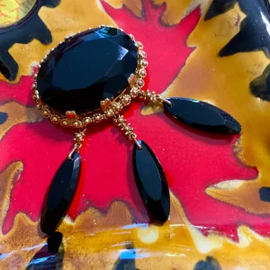 Sublime broche métal et pierres en verre noir Vintage Ancienne