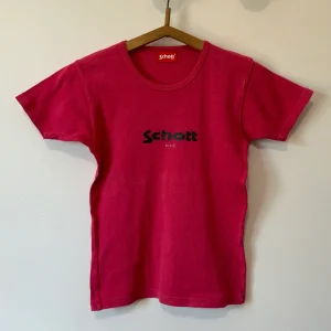 Le Tee-shirt Schott NYC Rose Pépite 1990 Vintage Le Vrai !