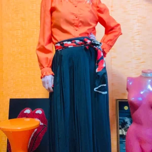 Jupe longue noire plissée fluide Vintage France Élégance