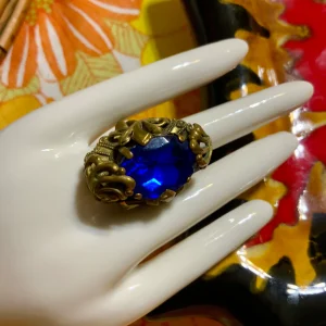 Bague sculptée Vintage Tchécoslovaque Pierre bleue Rare