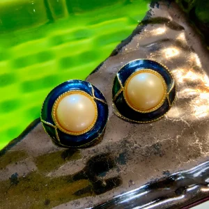 Boucles d’oreilles Vintage Métal perles émail 1980