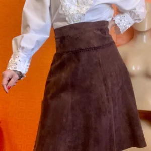 Jupe patineuse en daim marron avec fleurs brodées Vintage 2000’